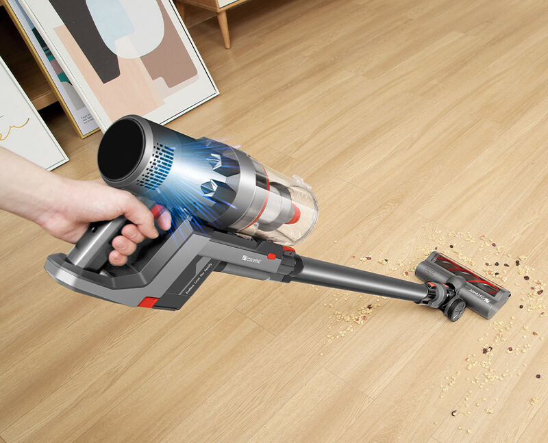 Man sieht den Proscenic P11 bei der Reinigung.